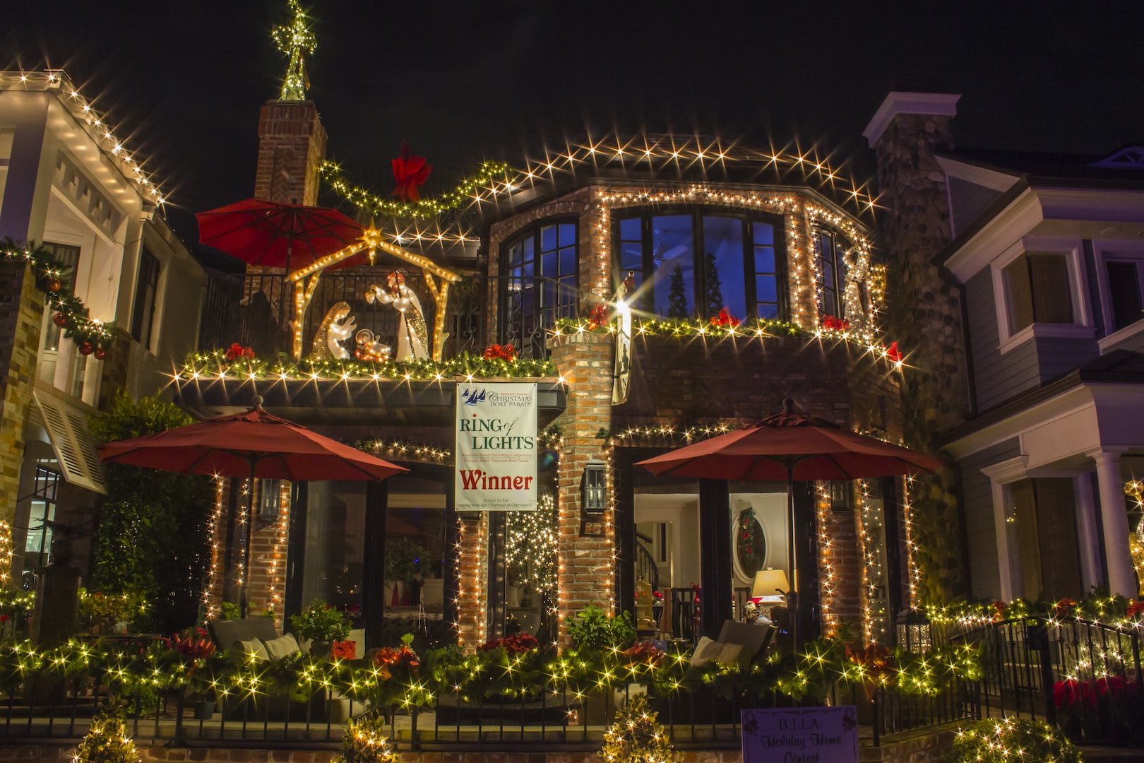 Christmas-themed decorated house.